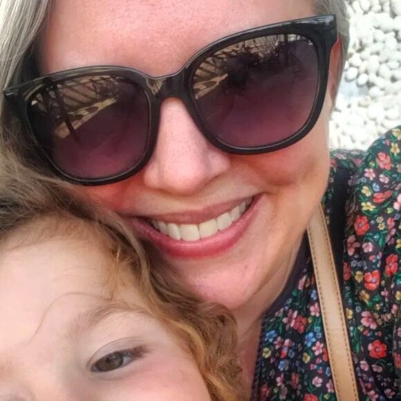 Meet your Posher, Jessica - Picture 1 of 2